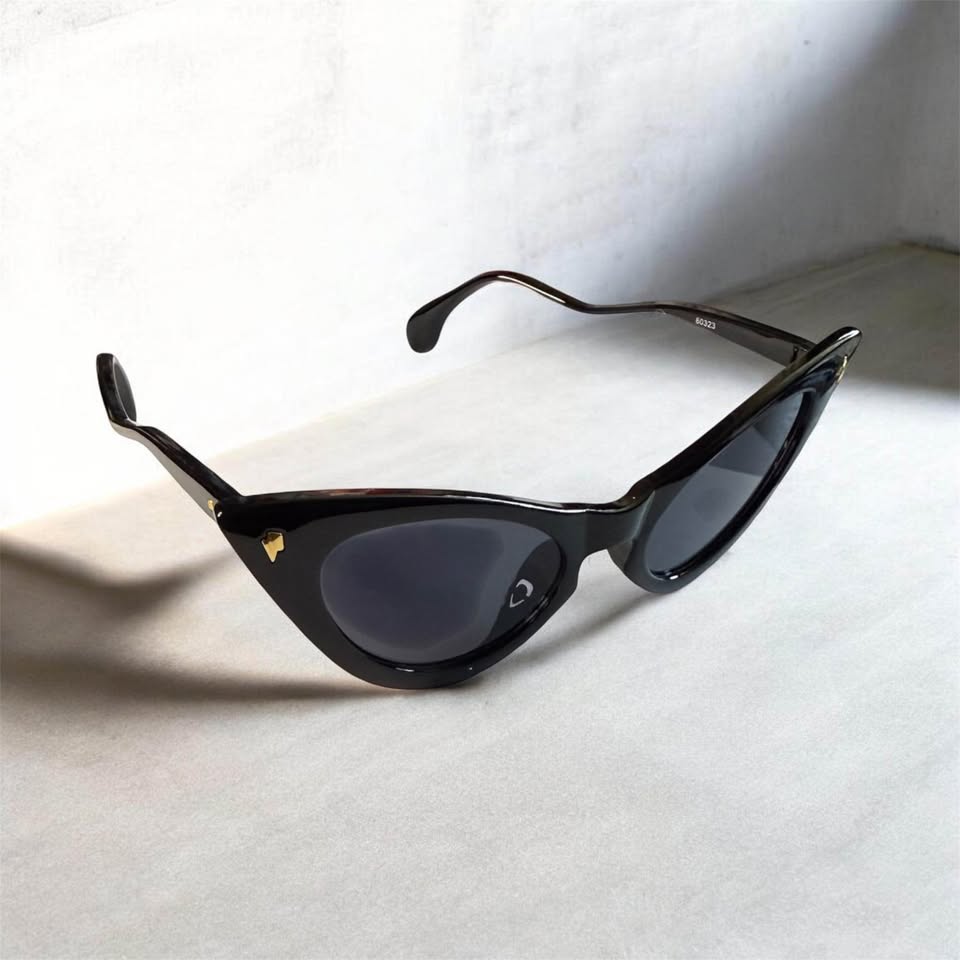 Classic Black Cat-Eye Sunglasses
